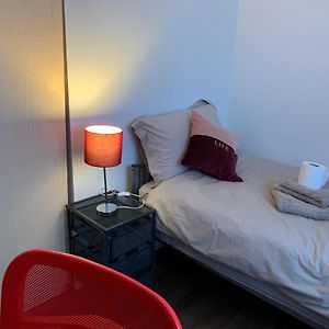 Zimmer mit Kingsize-Bett